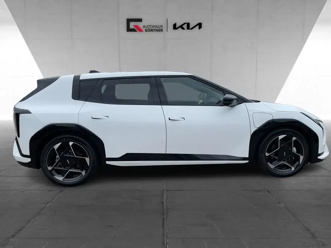 Kia EV4 - Thumbnail 4