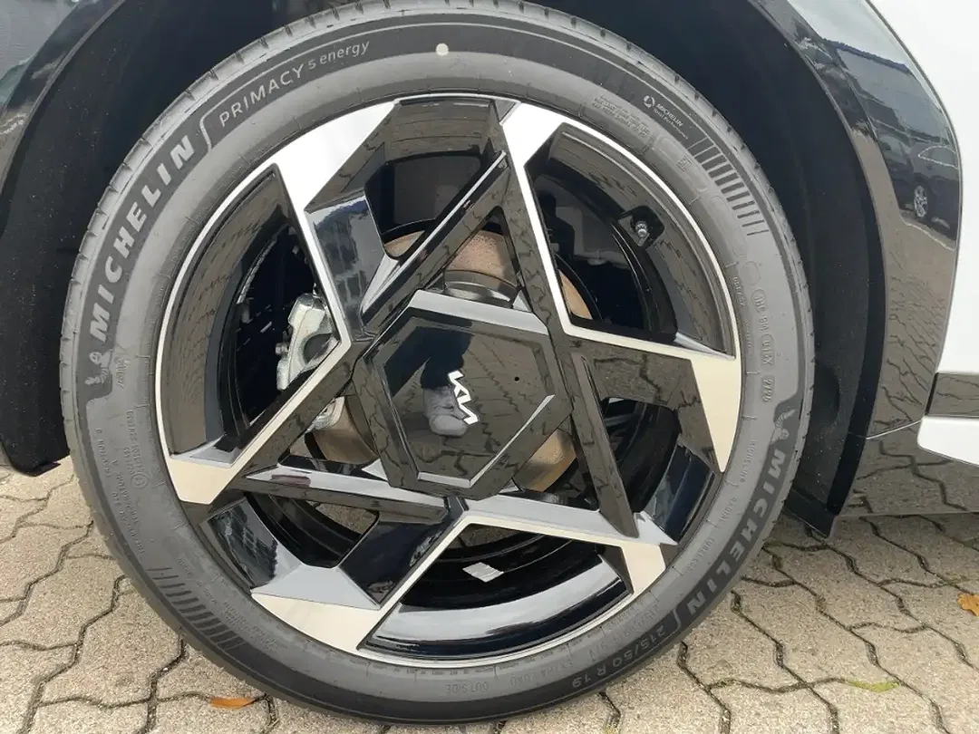 Kia EV4 - Thumbnail 6