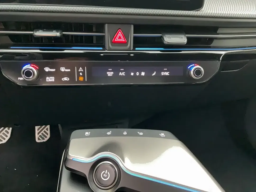 Kia EV6 - Thumbnail 12