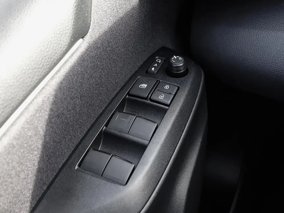 Toyota Yaris - Thumbnail 15