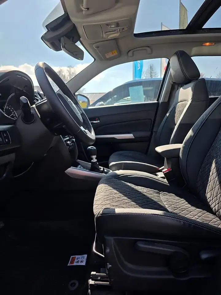 Suzuki Vitara - Thumbnail 8