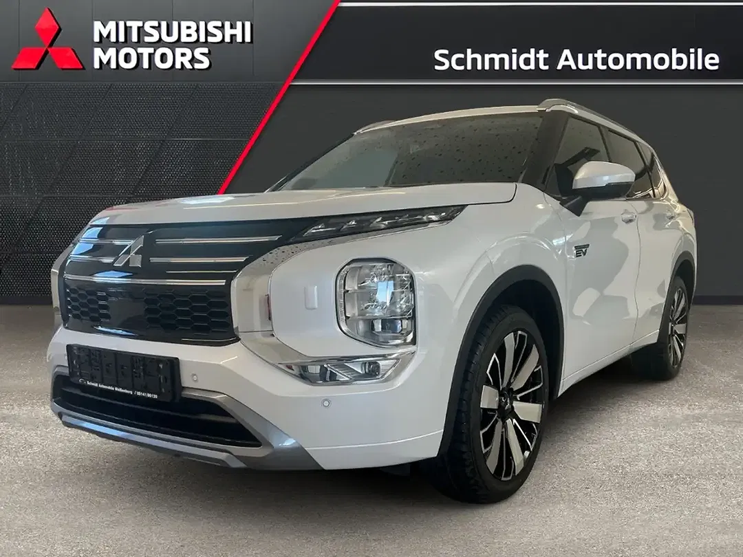 Mitsubishi Outlander - Thumbnail 1
