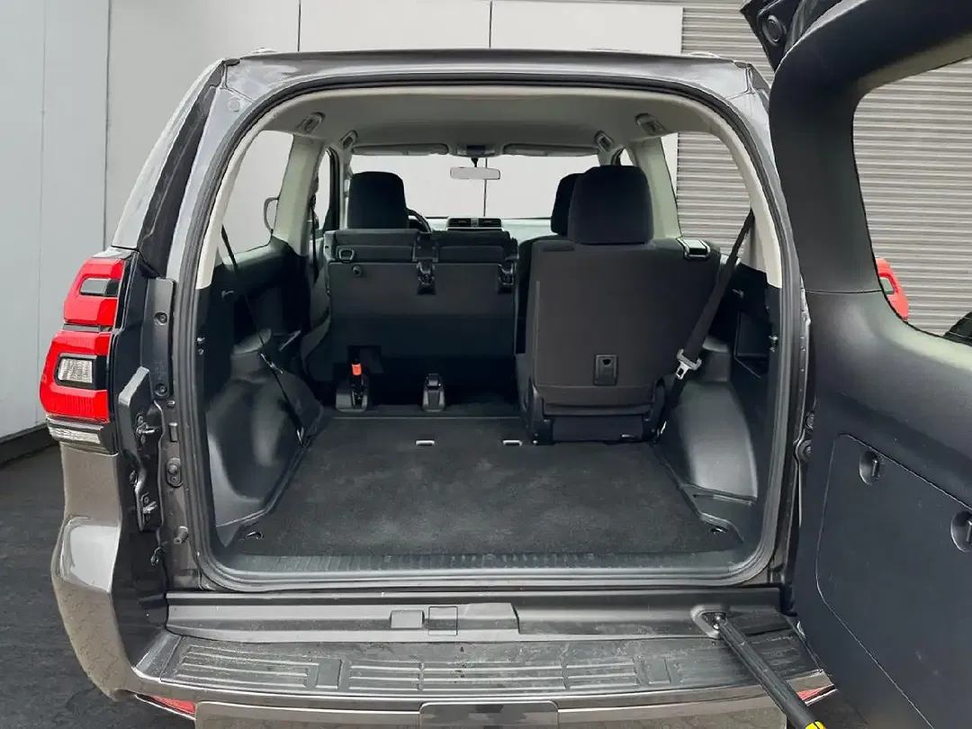 Toyota Land Cruiser - Thumbnail 7