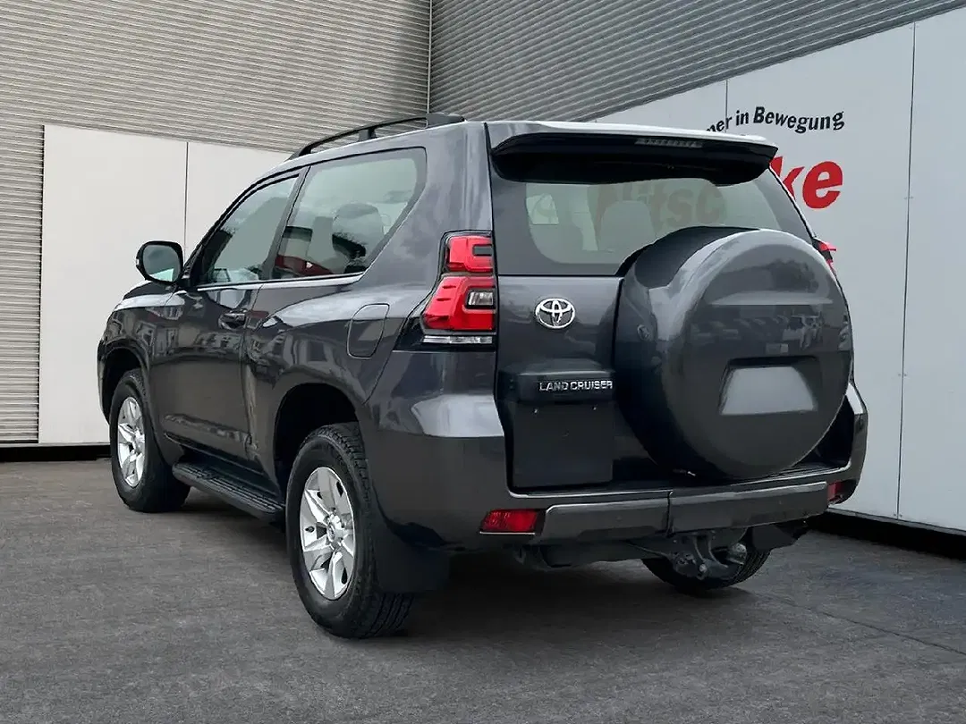Toyota Land Cruiser - Thumbnail 2