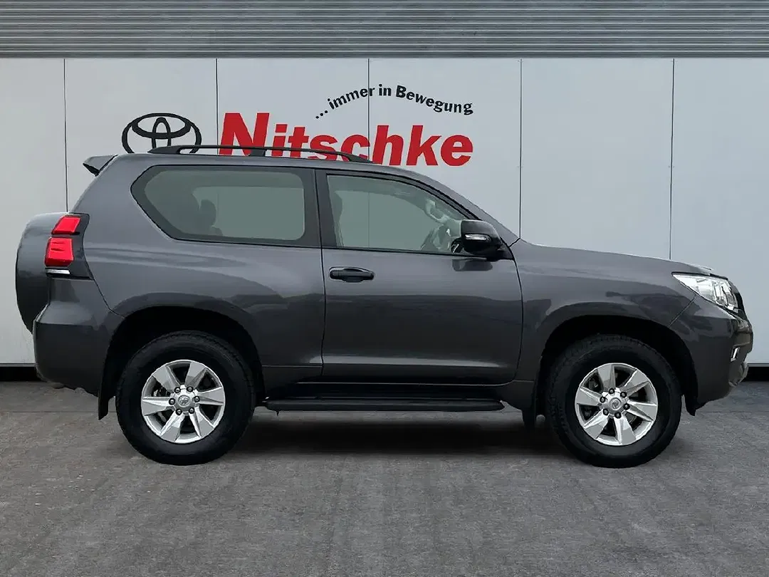 Toyota Land Cruiser - Thumbnail 3