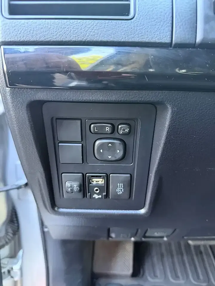 Toyota Land Cruiser - Thumbnail 7