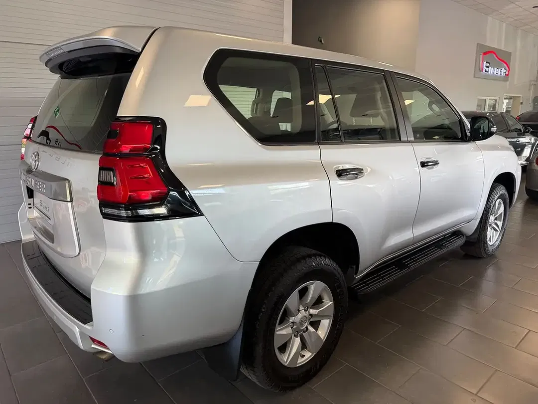 Toyota Land Cruiser - Thumbnail 2