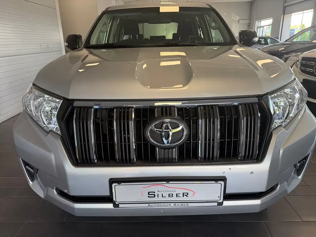 Toyota Land Cruiser - Thumbnail 3