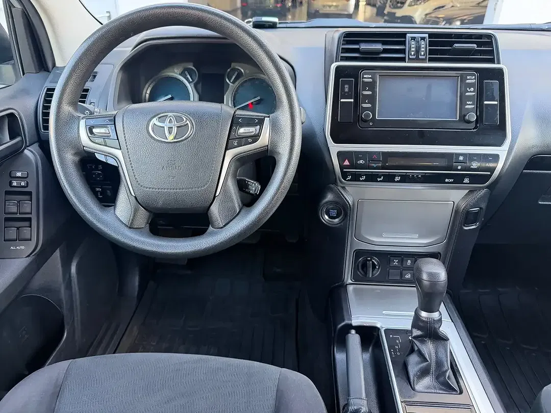 Toyota Land Cruiser - Thumbnail 4