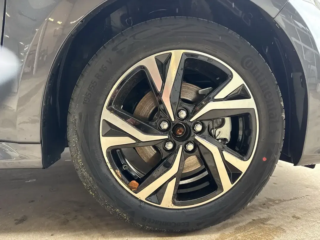 Toyota Yaris - Thumbnail 6