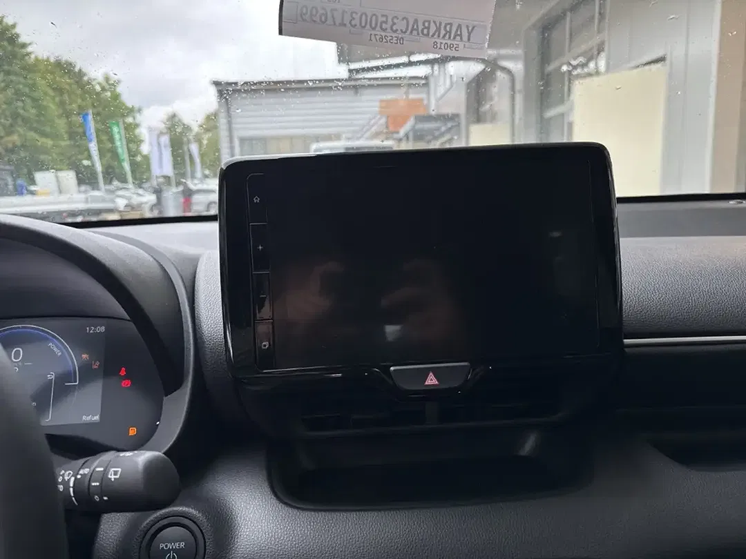 Toyota Yaris - Thumbnail 9
