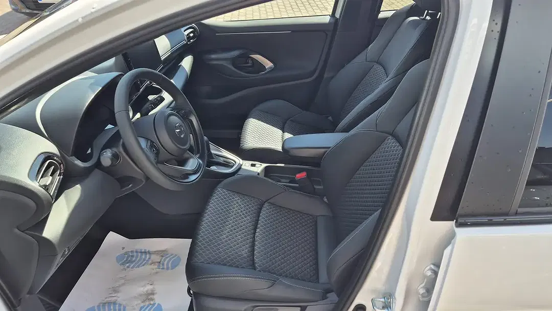 Mazda 2 - Thumbnail 4
