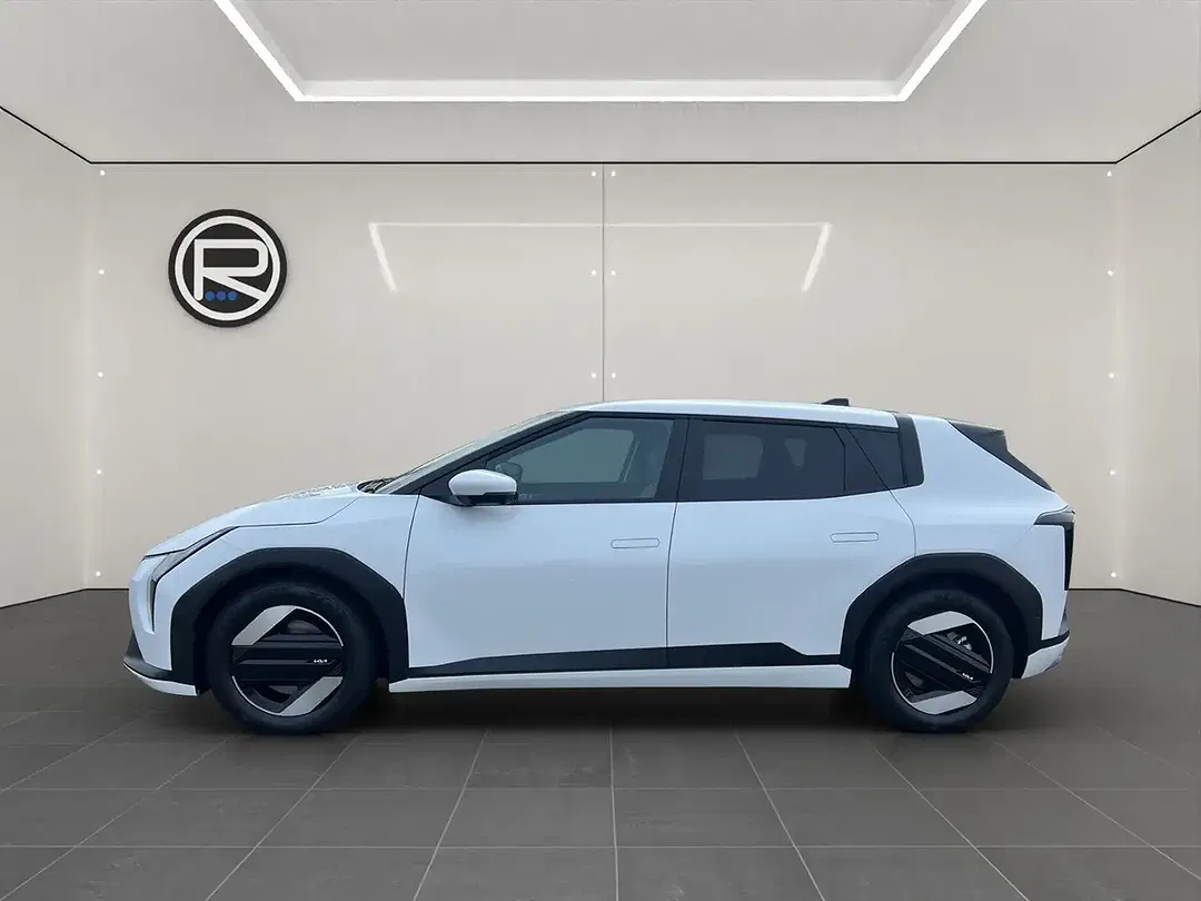 Kia EV4 - Thumbnail 3