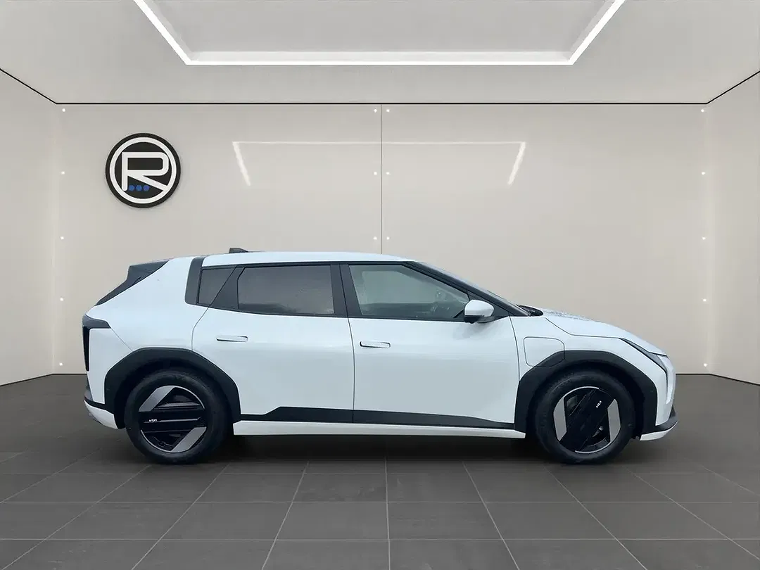 Kia EV4 - Thumbnail 4