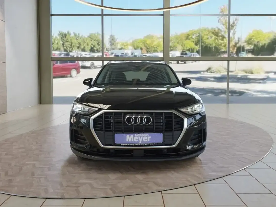 Audi Q3 - Thumbnail 3