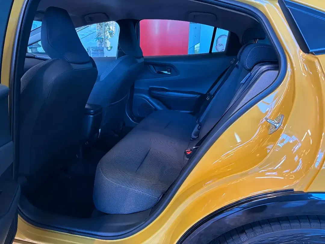 Toyota Prius - Thumbnail 5