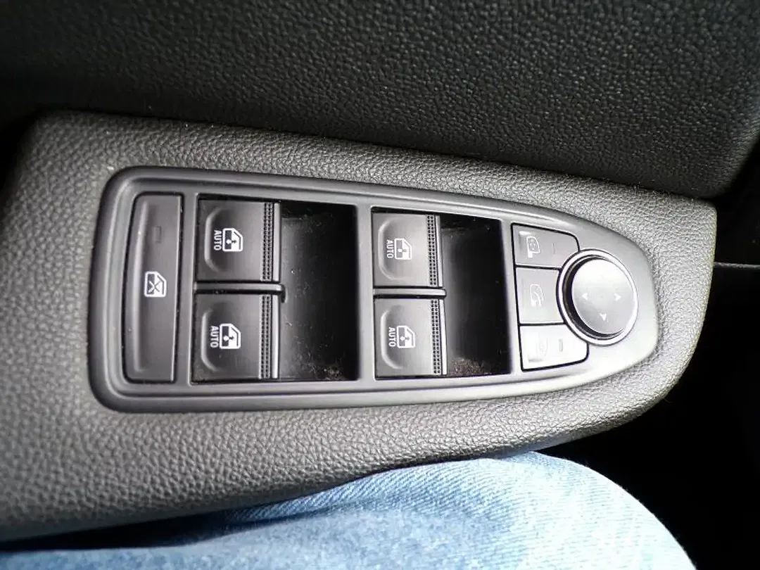 Renault Clio - Thumbnail 14