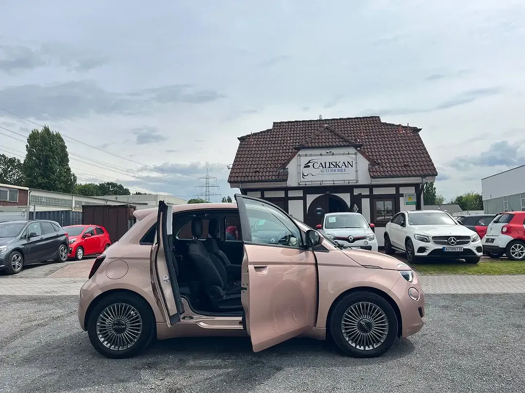Fiat 500e - Thumbnail 1