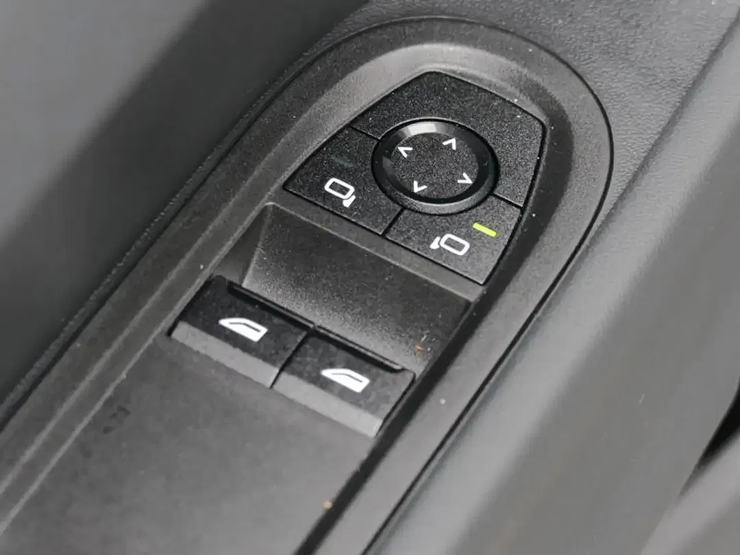 MINI Cooper C - Thumbnail 10