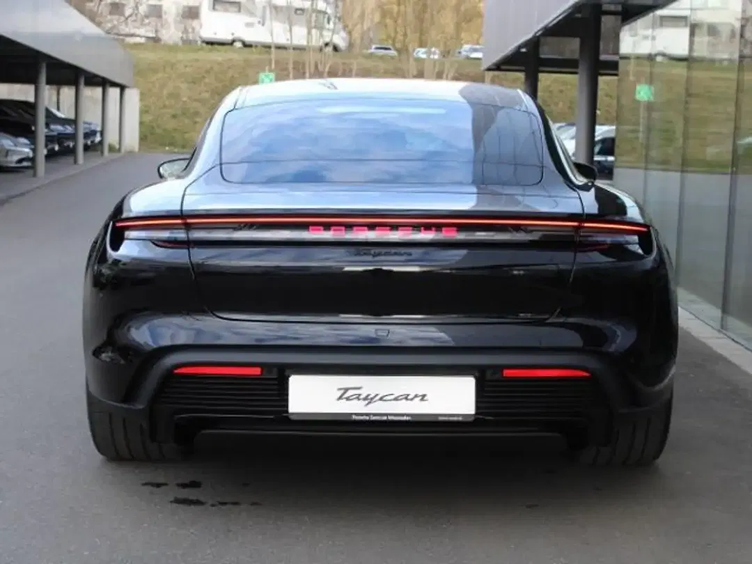 Porsche Taycan - Thumbnail 10