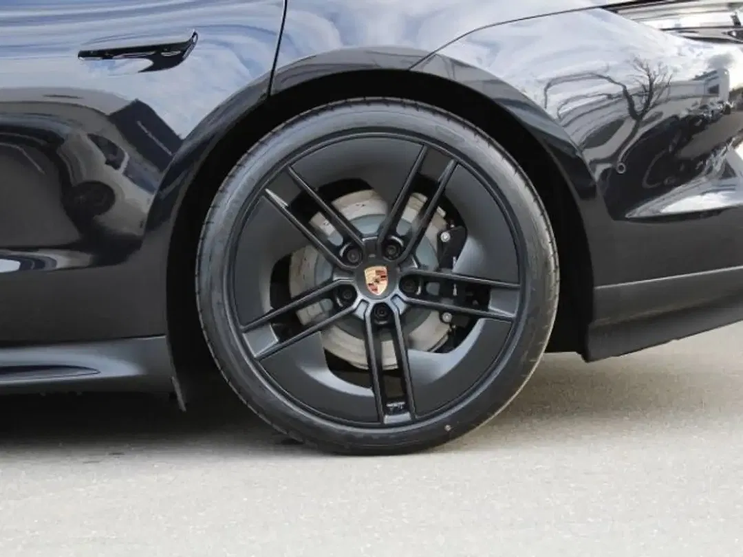 Porsche Taycan - Thumbnail 14