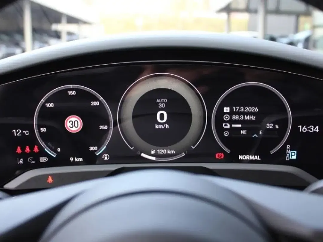 Porsche Taycan - Thumbnail 15
