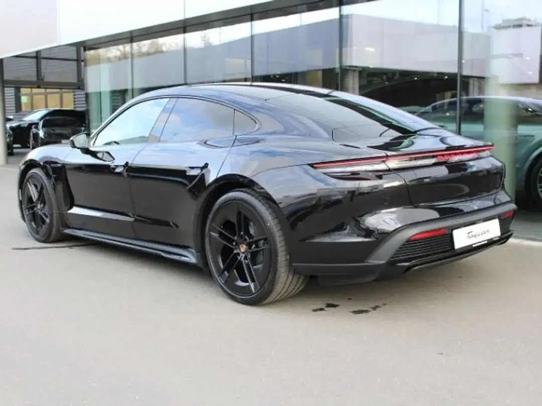 Porsche Taycan - Thumbnail 2