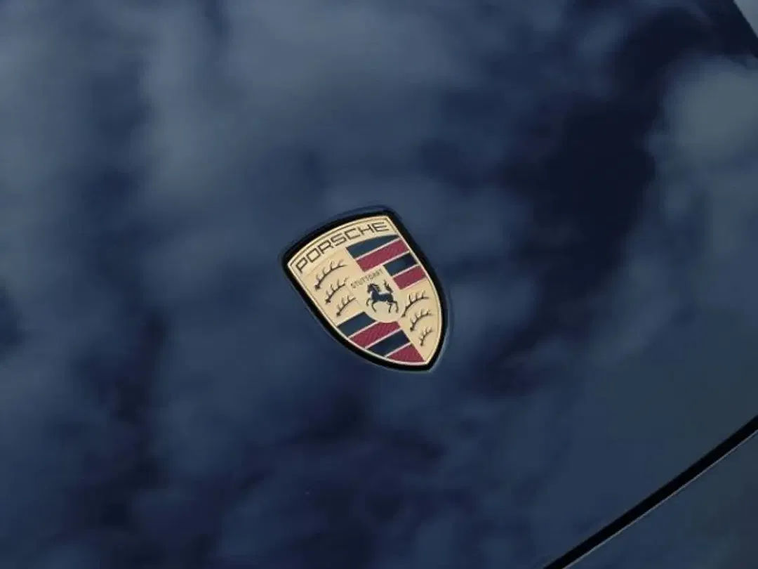Porsche Taycan - Thumbnail 7