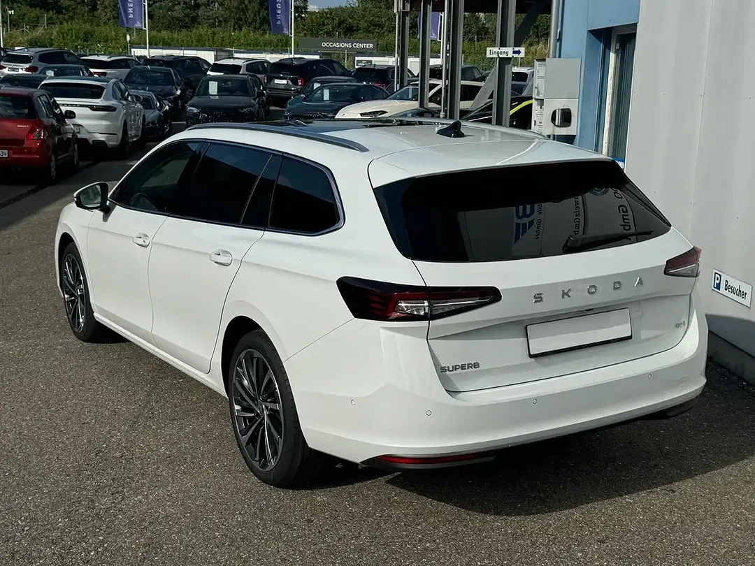 Skoda Superb - Thumbnail 2