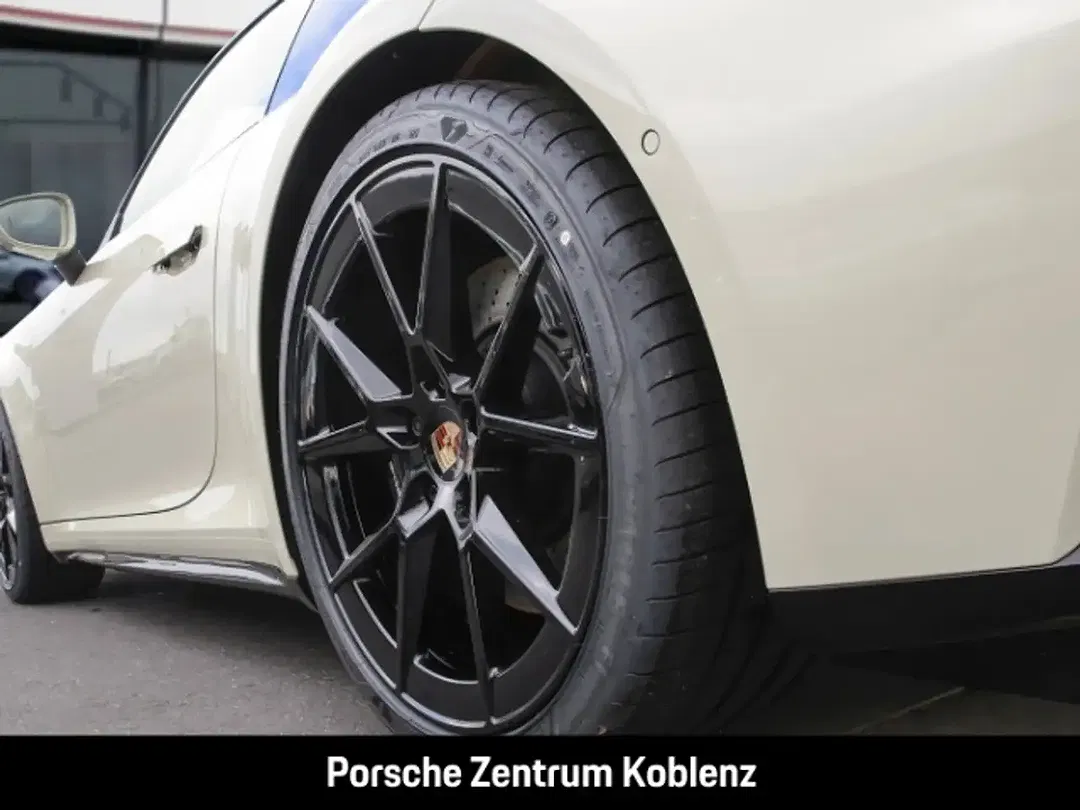 Porsche 992 - Thumbnail 8
