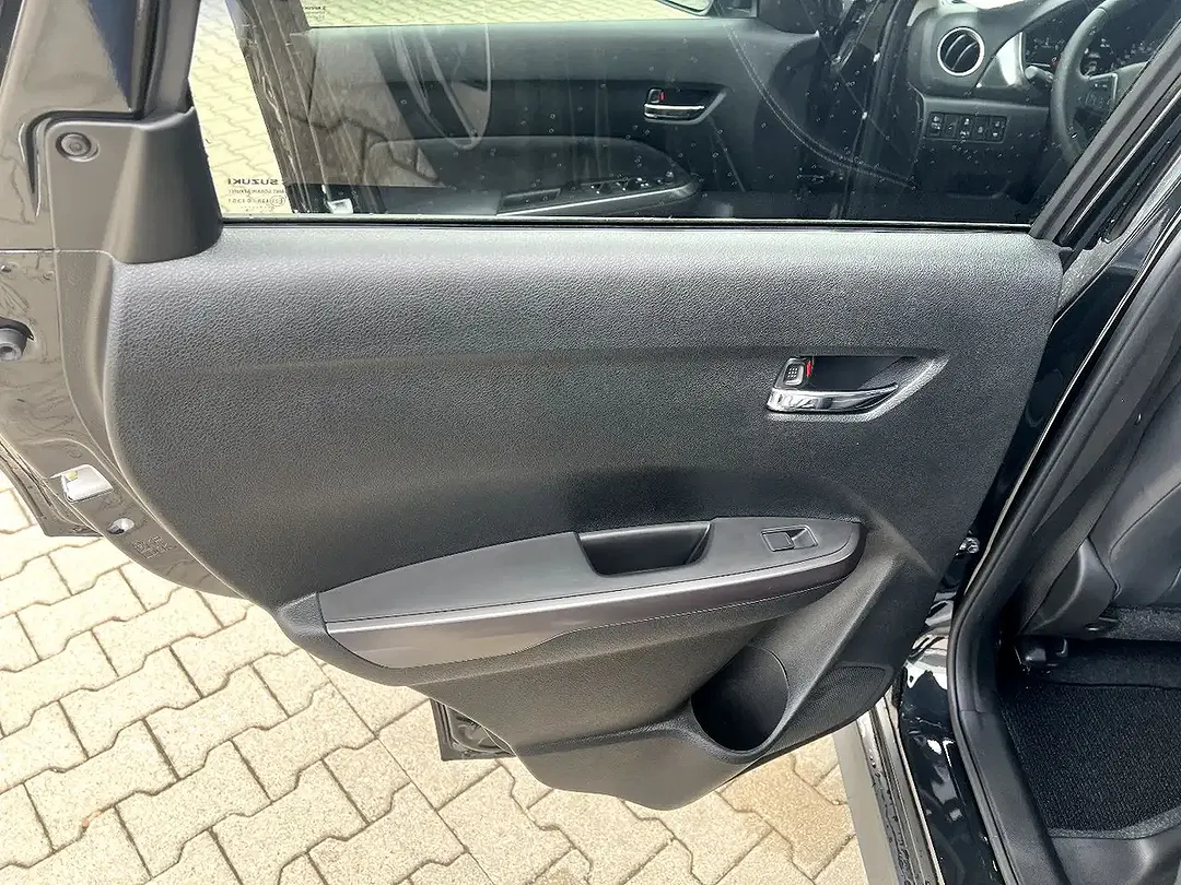 Suzuki Vitara - Thumbnail 11