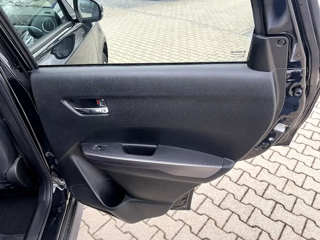 Suzuki Vitara - Thumbnail 14