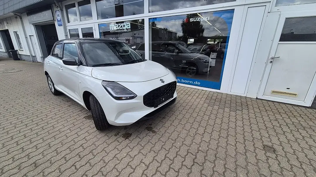 Suzuki Swift - Thumbnail 1