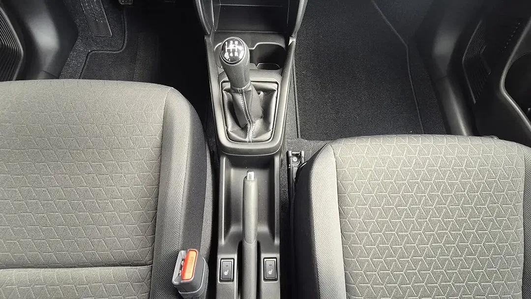Suzuki Swift - Thumbnail 11