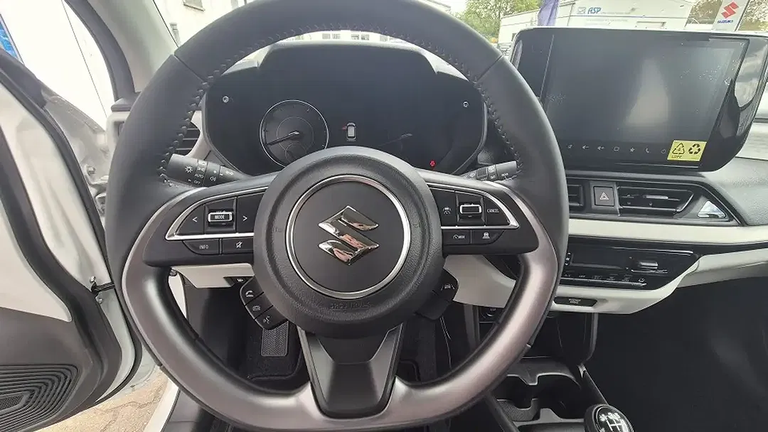 Suzuki Swift - Thumbnail 12