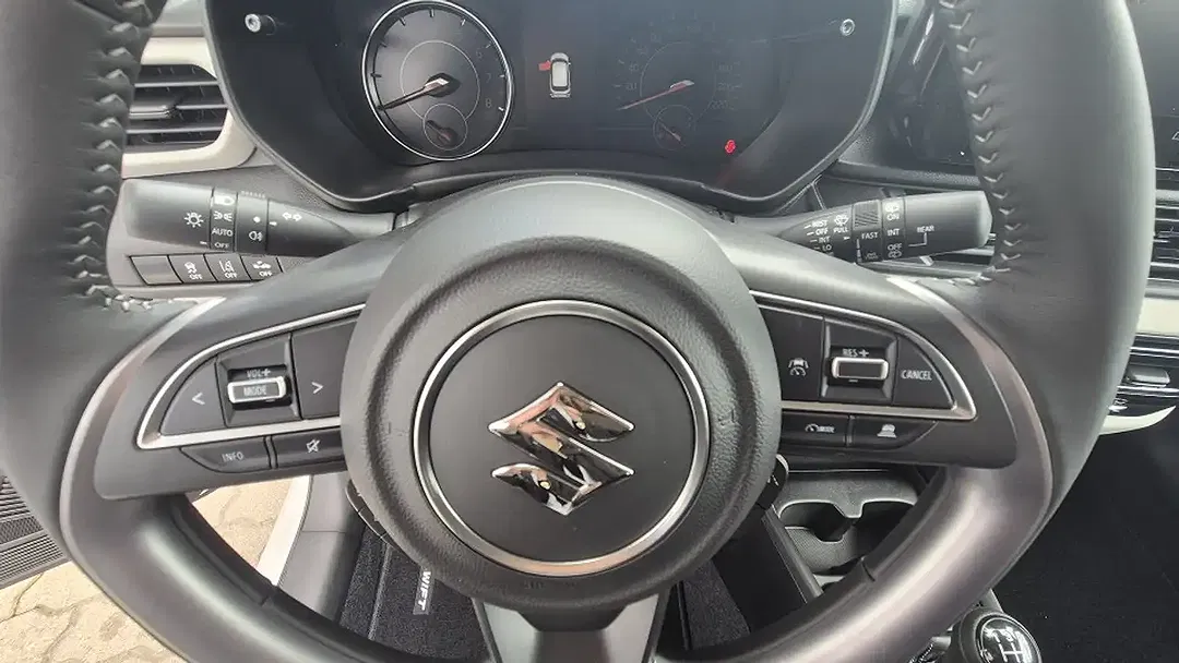 Suzuki Swift - Thumbnail 13