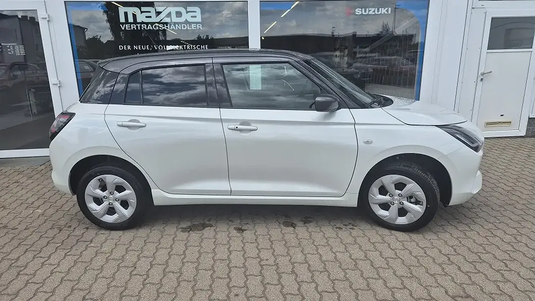 Suzuki Swift - Thumbnail 3