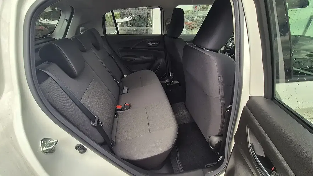 Suzuki Swift - Thumbnail 5