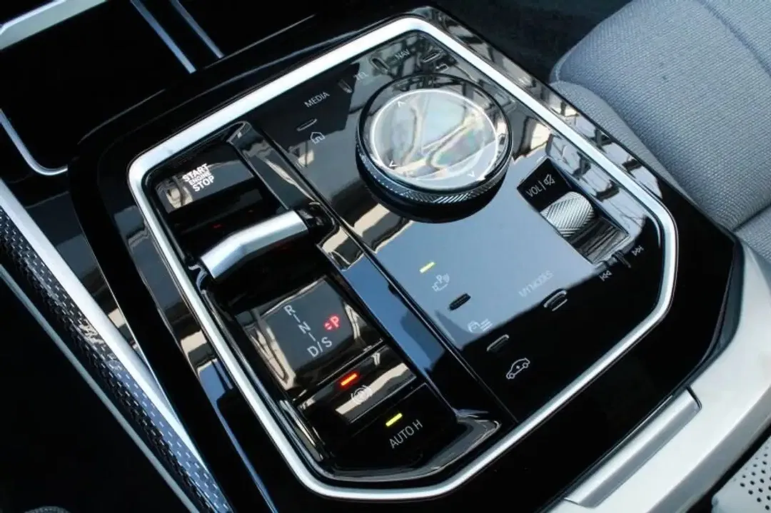 BMW 760 - Thumbnail 12