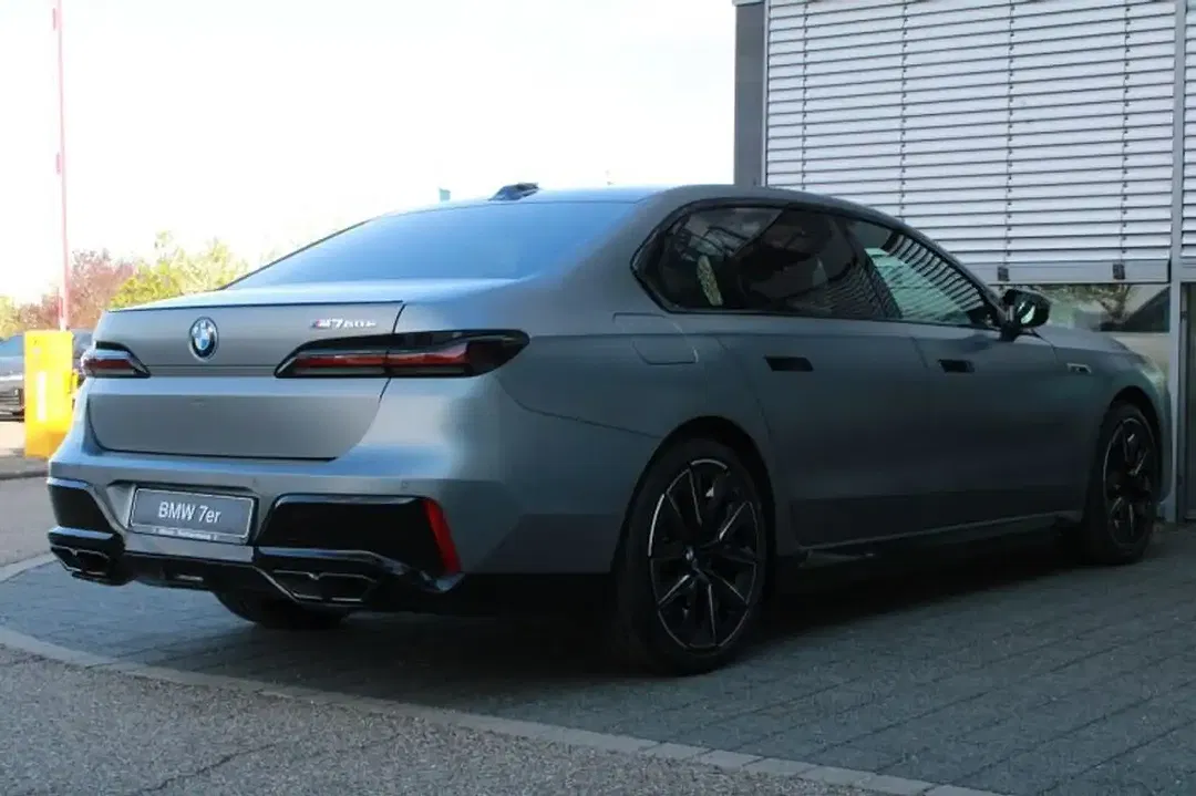 BMW 760 - Thumbnail 4