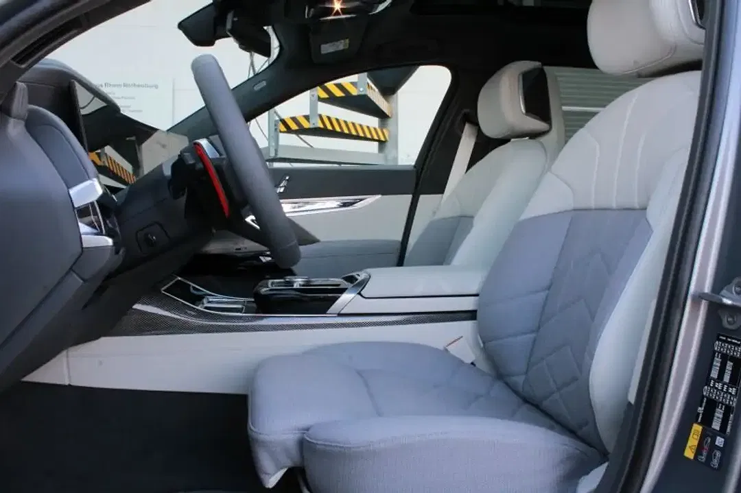 BMW 760 - Thumbnail 8