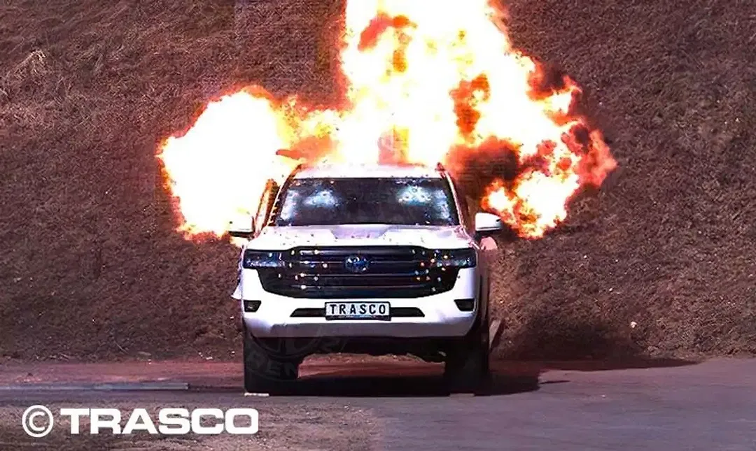 Toyota Land Cruiser - Thumbnail 11
