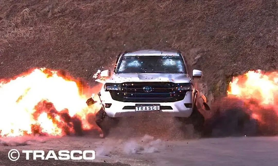 Toyota Land Cruiser - Thumbnail 12