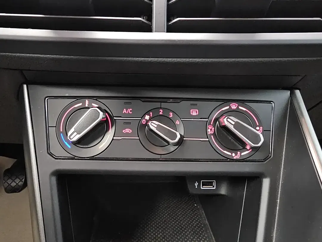 Volkswagen Polo - Thumbnail 10