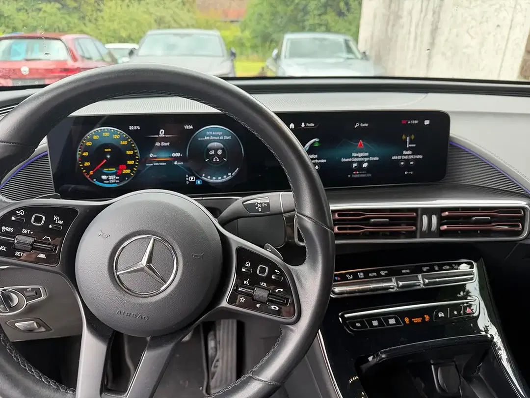 Mercedes-Benz EQC 400 - Thumbnail 2