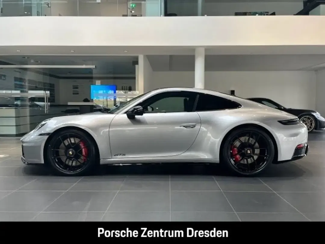 Porsche 992 - Thumbnail 2