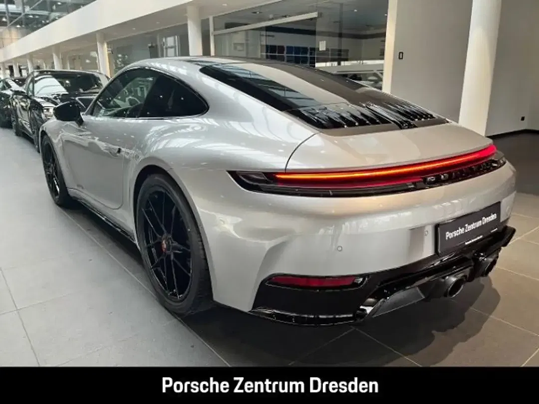 Porsche 992 - Thumbnail 3
