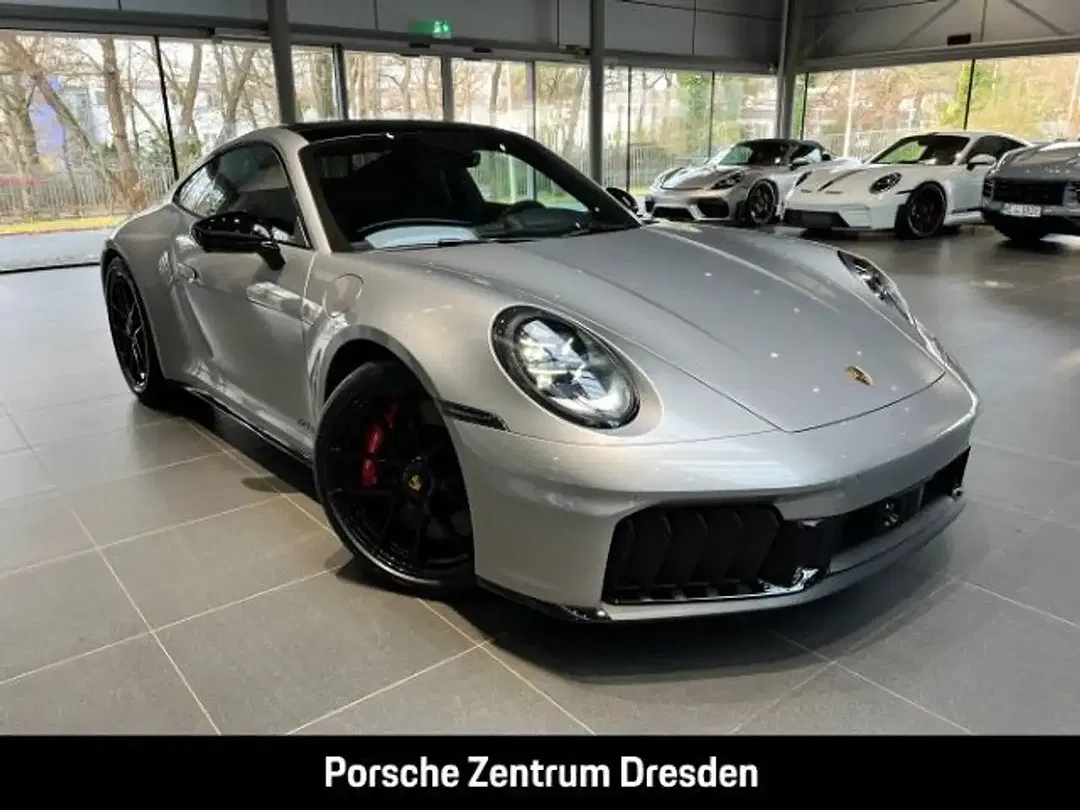 Porsche 992 - Thumbnail 6