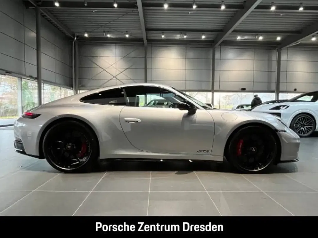 Porsche 992 - Thumbnail 7