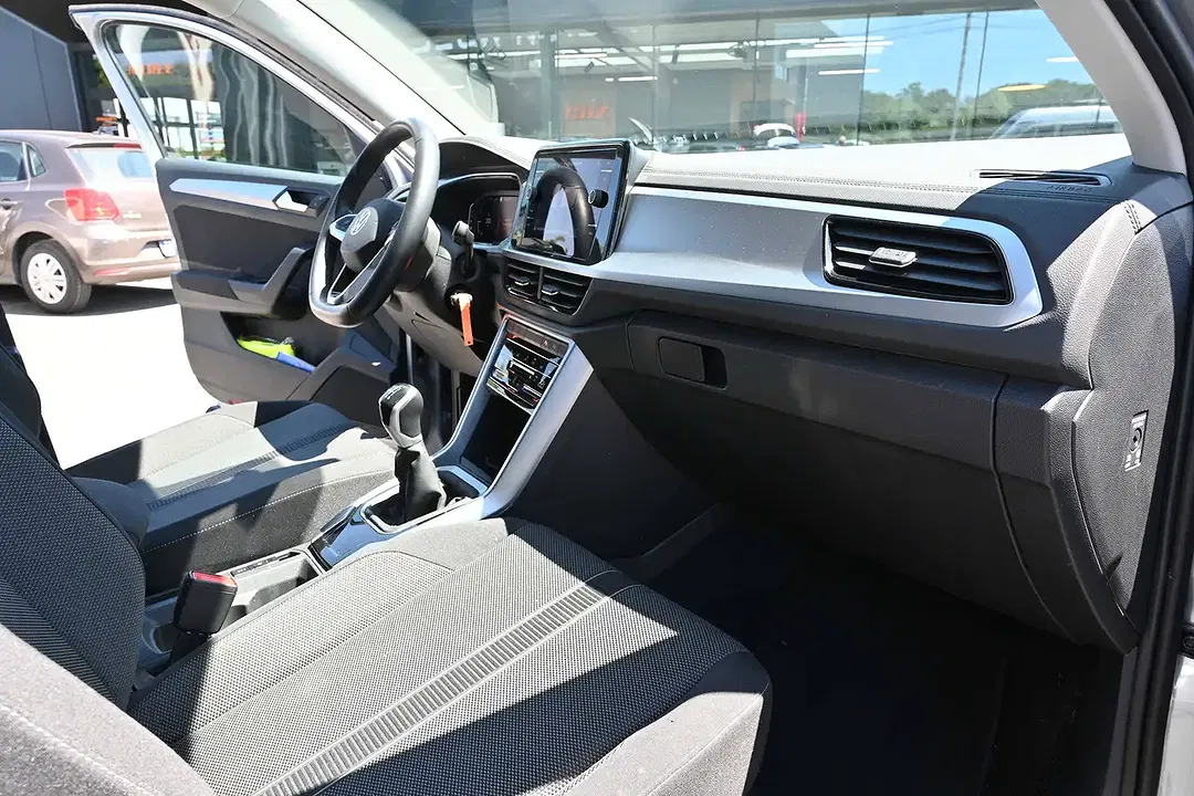 Volkswagen T-Roc - Thumbnail 11